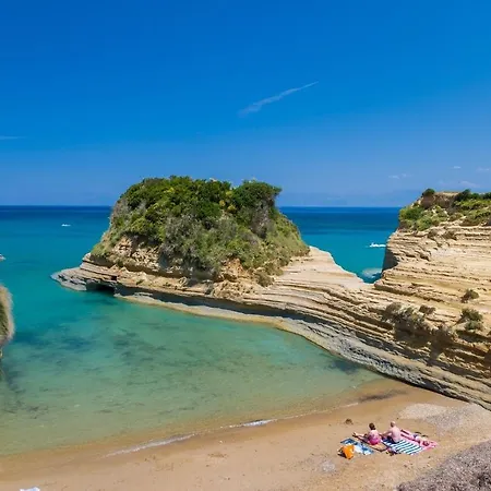 מלון דירות Gian Petro 3*